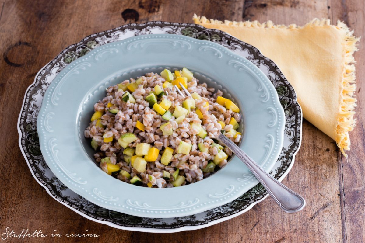 insalata di farro con zucchine