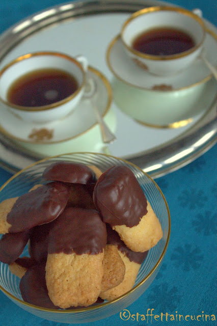 biscotti al cocco e cioccolato