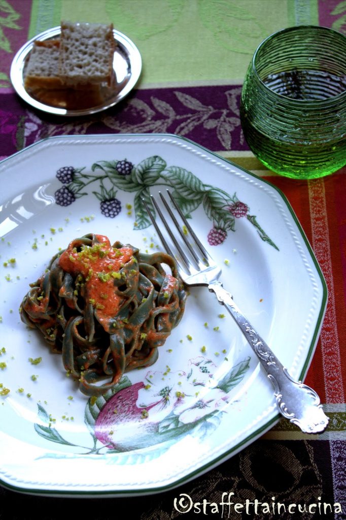 fettuccine vegane ai peperoni