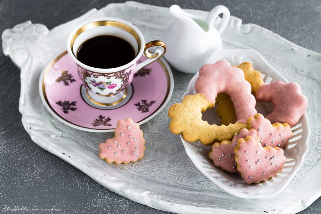 frollini con glassa al cioccolato bianco