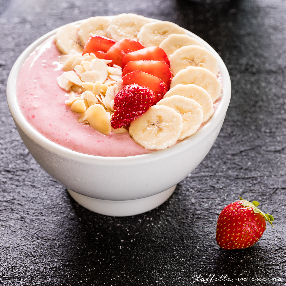 smoothie bowl alle fragole