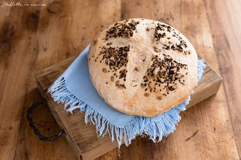 pane rustico con farina integrale