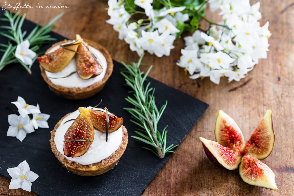 crostatine ai fichi e caprino