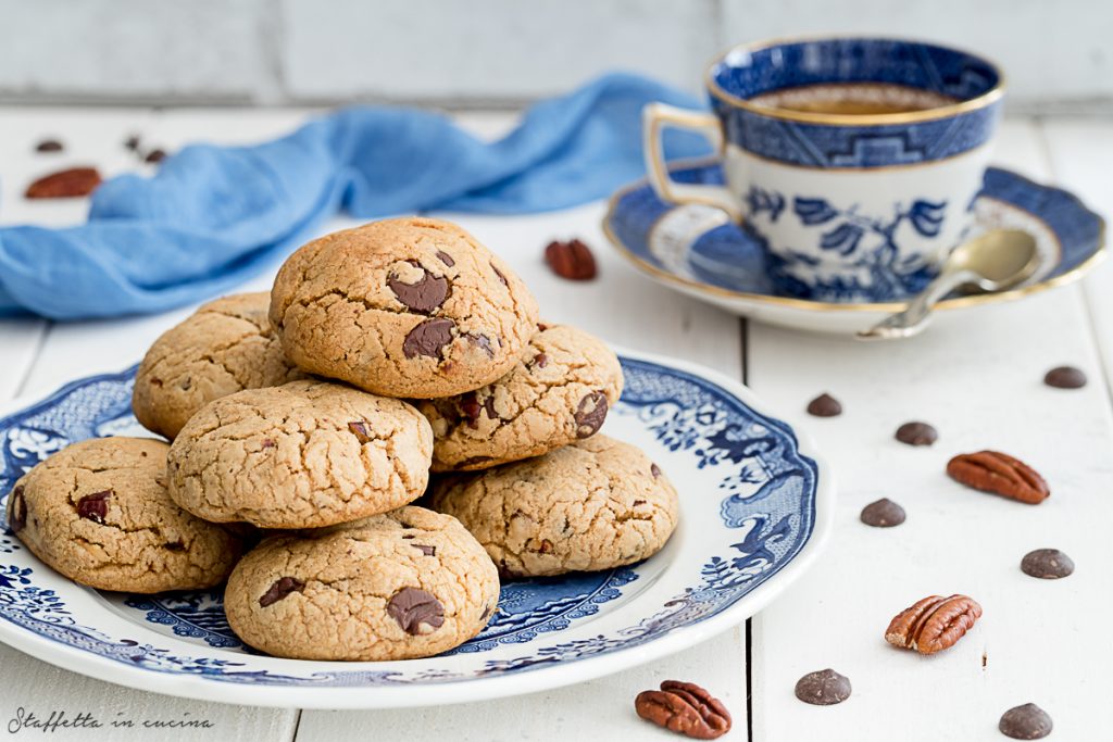 cookies con noci pecan e cioccolato