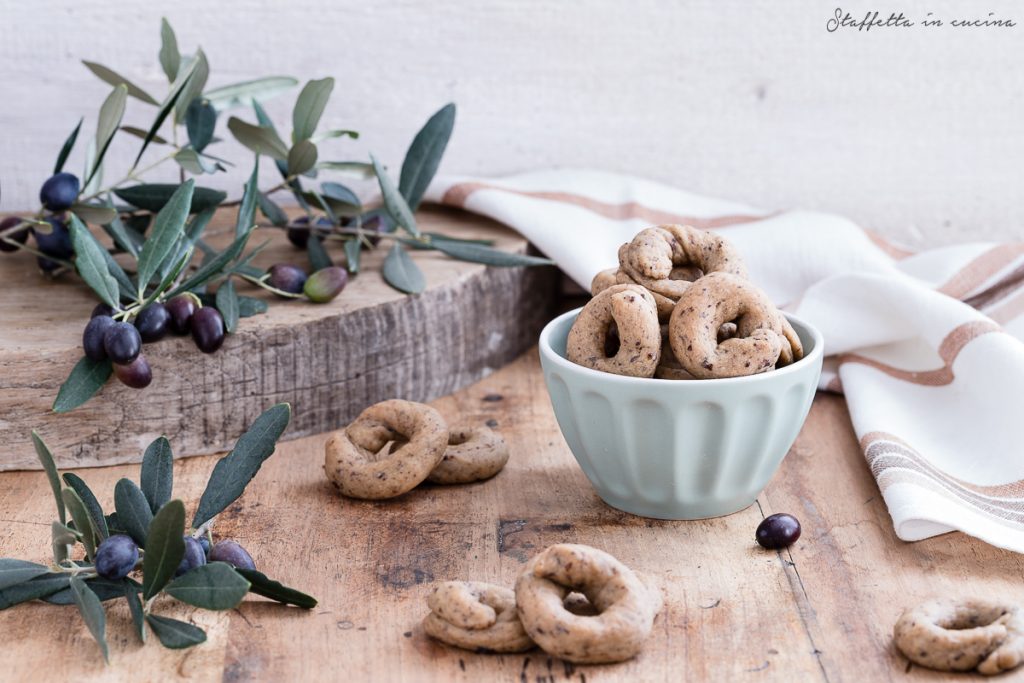 tarallini alle olive nere