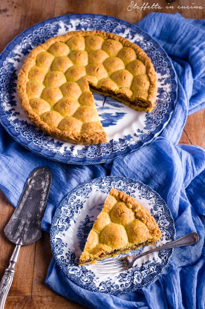 crostata di amaretti e susine