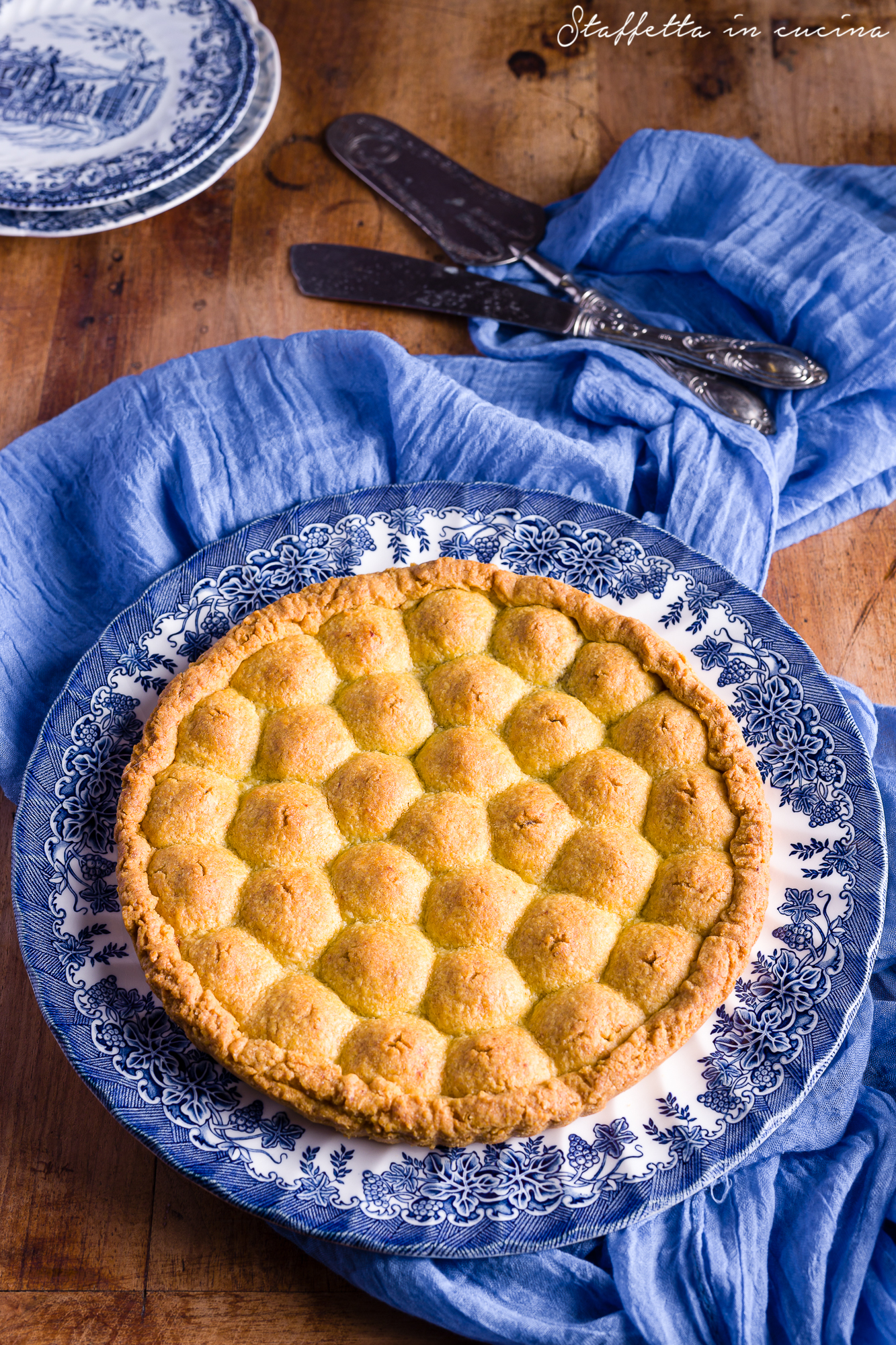 crostata di amaretti e susine