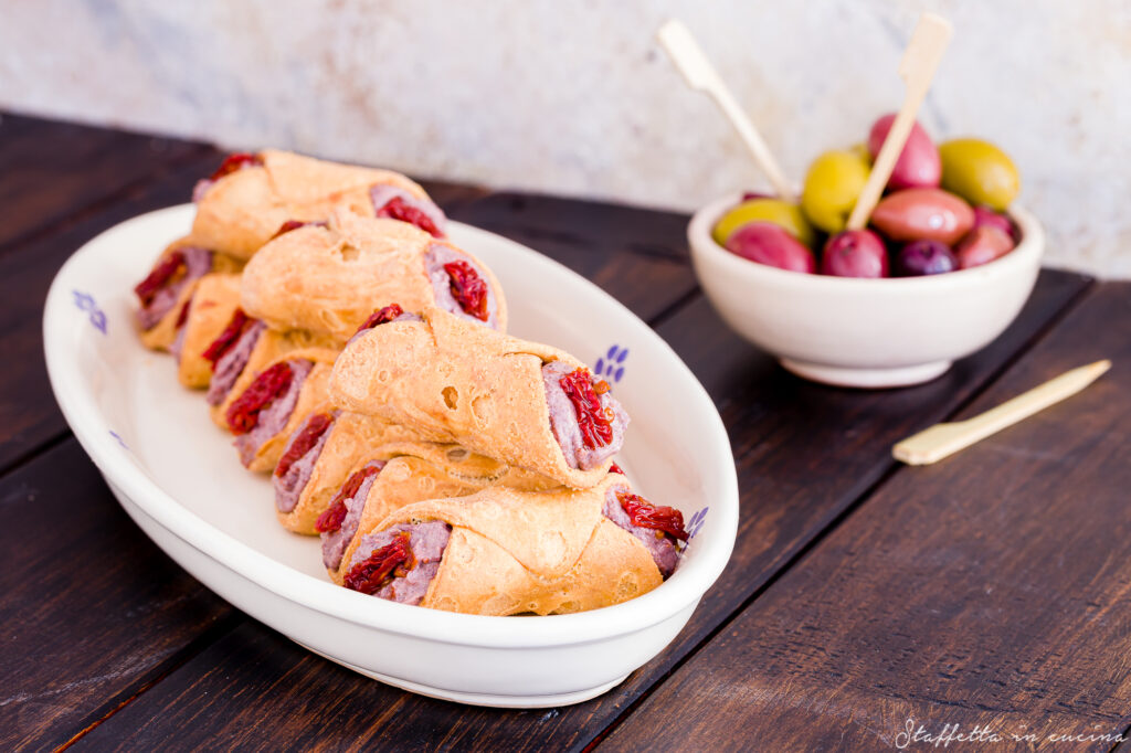 cannoli ai pomodori secchi