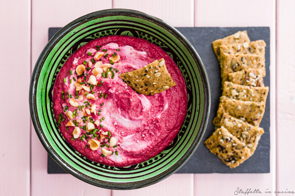 mousse alla barbabietola e yogurt greco